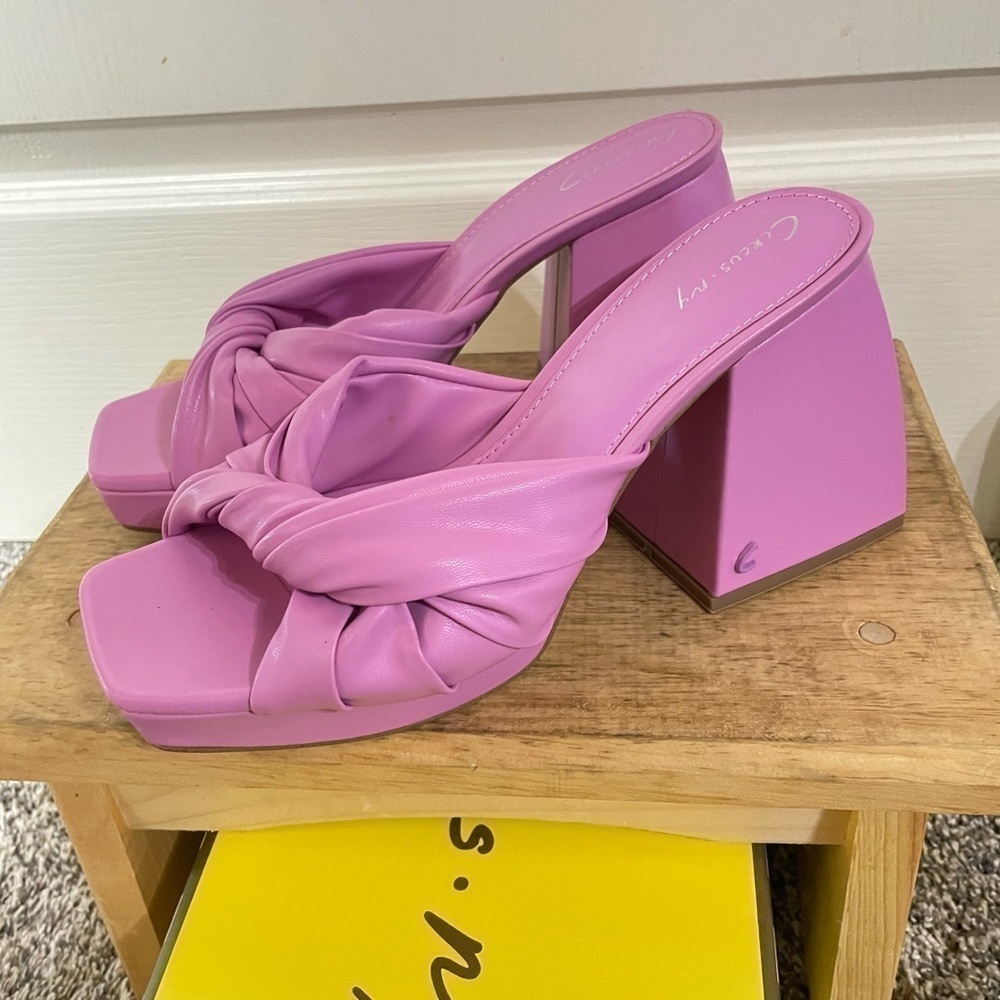 CIRCUS NY Fiji Flower Marianna Sandals - Picture 5 of 12